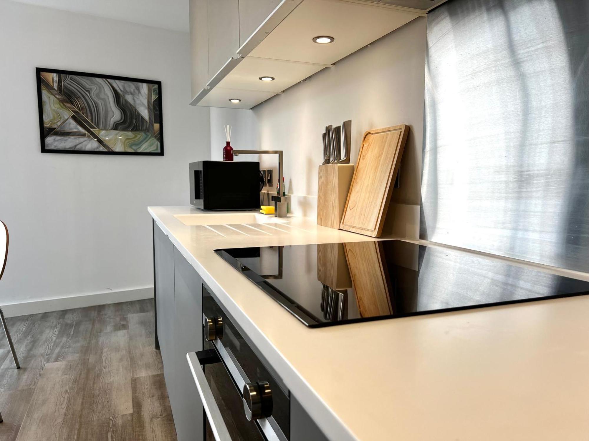 Luxury Centre With Gym And Netflix Apartment *